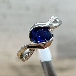Beautiful Elegant Dainty Round Cut Blue Sapphire CZ Silver Plated Ring Peekaboo